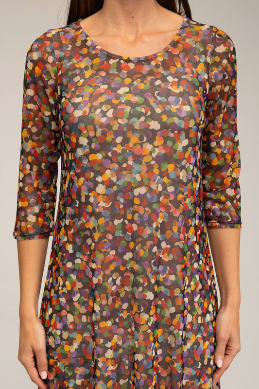 Vestido largo de tul con forro interior y estampado fondo oscuro